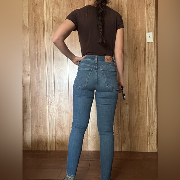 Levi's High Rise Skinny Jeans - Picture 2 of 12